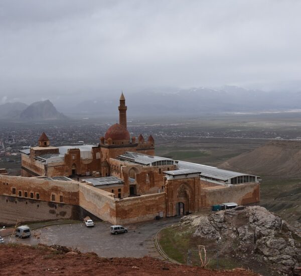 İshakpaşa Sarayı Osmanlının Gizemli Evi