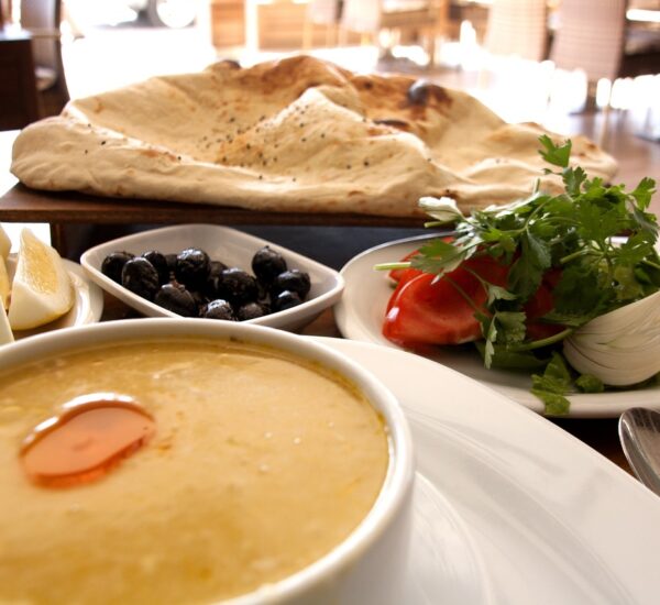 Bayatın Tarihi ve Gastronomik Lezzetleri Gezginler İçin Rehber